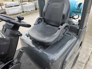 POUŽITÝ VYSOKOZDVIŽNÝ VOZÍK NISSAN P1F1A15D