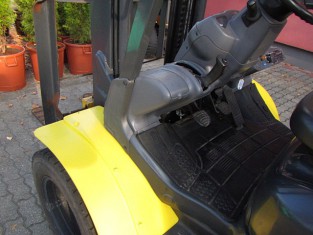 POUŽITÝ VYSOKOZDVIŽNÝ VOZÍK KOMATSU FG30T-17