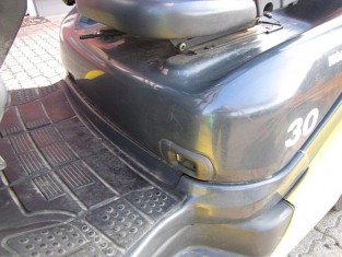 POUŽITÝ VYSOKOZDVIŽNÝ VOZÍK KOMATSU FG30T-17