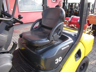 POUŽITÝ VYSOKOZDVIŽNÝ VOZÍK KOMATSU FG30T-17