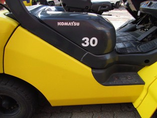 POUŽITÝ VYSOKOZDVIŽNÝ VOZÍK KOMATSU FG30T-17