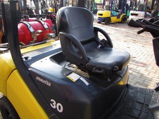 POUŽITÝ VYSOKOZDVIŽNÝ VOZÍK KOMATSU FG30T-17