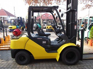 POUŽITÝ VYSOKOZDVIŽNÝ VOZÍK KOMATSU FG30T-17