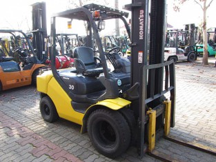 POUŽITÝ VYSOKOZDVIŽNÝ VOZÍK KOMATSU FG30T-17