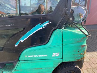 POUŽITÝ VYSOKOZDVIŽNÝ VOZÍK MITSUBISHI FG25N