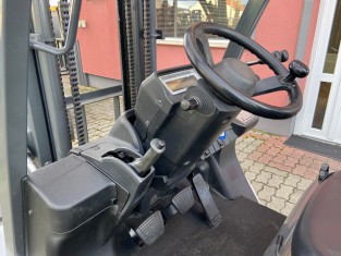 POUŽITÝ VYSOKOZDVIŽNÝ VOZÍK NISSAN P1F2A25D