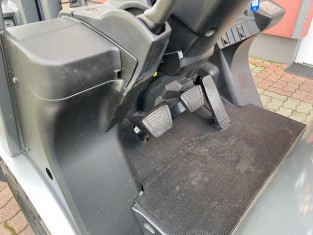 POUŽITÝ VYSOKOZDVIŽNÝ VOZÍK NISSAN P1F2A25D