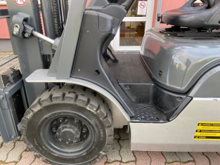 POUŽITÝ VYSOKOZDVIŽNÝ VOZÍK NISSAN P1F2A25D