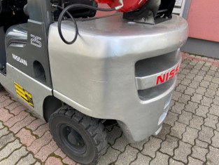 POUŽITÝ VYSOKOZDVIŽNÝ VOZÍK NISSAN P1F2A25D