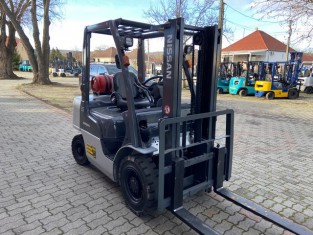POUŽITÝ VYSOKOZDVIŽNÝ VOZÍK NISSAN P1F2A25D