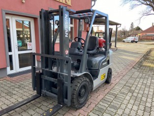 POUŽITÝ VYSOKOZDVIŽNÝ VOZÍK NISSAN P1F2A25D