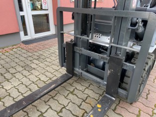 POUŽITÝ VYSOKOZDVIŽNÝ VOZÍK NISSAN P1F2A25D