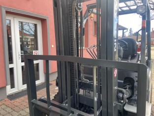 POUŽITÝ VYSOKOZDVIŽNÝ VOZÍK NISSAN UG1F2A30D