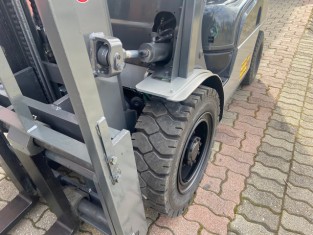 POUŽITÝ VYSOKOZDVIŽNÝ VOZÍK NISSAN UG1F2A30D