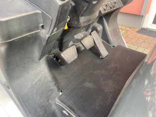 POUŽITÝ VYSOKOZDVIŽNÝ VOZÍK NISSAN UG1F2A30D