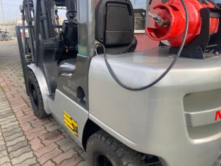 POUŽITÝ VYSOKOZDVIŽNÝ VOZÍK NISSAN UG1F2A30D