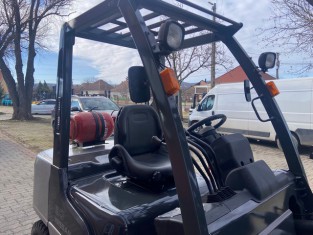 POUŽITÝ VYSOKOZDVIŽNÝ VOZÍK NISSAN UG1F2A30D