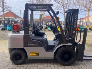 POUŽITÝ VYSOKOZDVIŽNÝ VOZÍK NISSAN UG1F2A30D