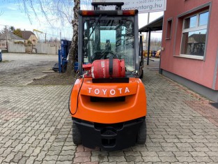 POUŽITÝ VYSOKOZDVIŽNÝ VOZÍK TOYOTA 02-8FG25
