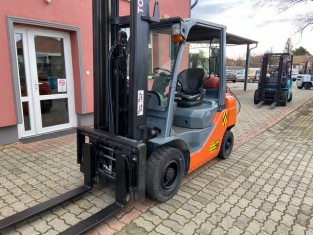 POUŽITÝ VYSOKOZDVIŽNÝ VOZÍK TOYOTA 02-8FG25