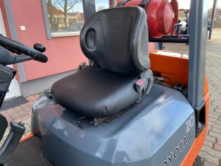 POUŽITÝ VYSOKOZDVIŽNÝ VOZÍK TOYOTA 7FGK20