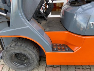 POUŽITÝ VYSOKOZDVIŽNÝ VOZÍK TOYOTA 7FGK20