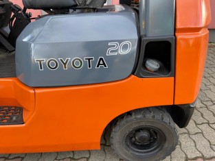 POUŽITÝ VYSOKOZDVIŽNÝ VOZÍK TOYOTA 7FGK20