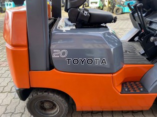 POUŽITÝ VYSOKOZDVIŽNÝ VOZÍK TOYOTA 7FGK20