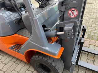 POUŽITÝ VYSOKOZDVIŽNÝ VOZÍK TOYOTA 7FGK20