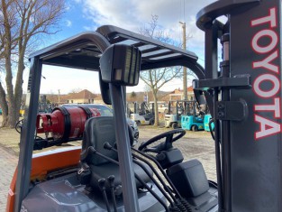 POUŽITÝ VYSOKOZDVIŽNÝ VOZÍK TOYOTA 7FGK20