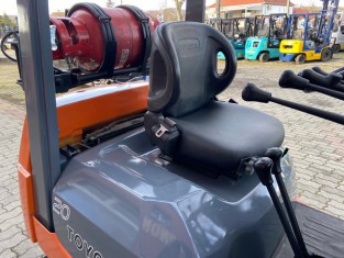 POUŽITÝ VYSOKOZDVIŽNÝ VOZÍK TOYOTA 7FGK20