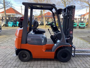 POUŽITÝ VYSOKOZDVIŽNÝ VOZÍK TOYOTA 7FGK20