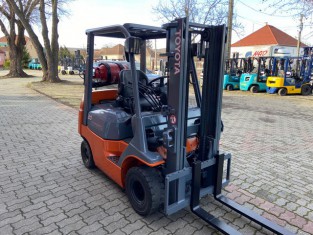 POUŽITÝ VYSOKOZDVIŽNÝ VOZÍK TOYOTA 7FGK20