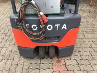POUŽITÝ ELEKTRICKY VYSOKOZDVIŽNÝ VOZÍK TOYOTA 7FBEF18