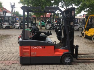 POUŽITÝ ELEKTRICKY VYSOKOZDVIŽNÝ VOZÍK TOYOTA 7FBEF18