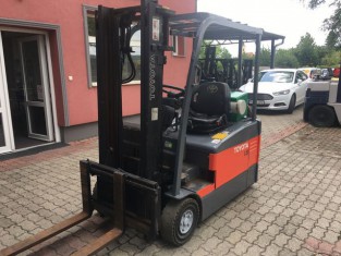 POUŽITÝ ELEKTRICKY VYSOKOZDVIŽNÝ VOZÍK TOYOTA 7FBEF18
