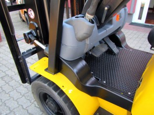 POUŽITÝ VYSOKOZDVIŽNÝ VOZÍK YALE 11FT20