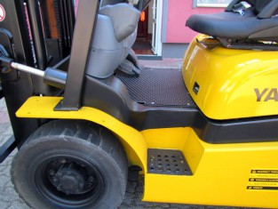 POUŽITÝ VYSOKOZDVIŽNÝ VOZÍK YALE 11FT20