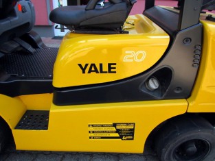 POUŽITÝ VYSOKOZDVIŽNÝ VOZÍK YALE 11FT20