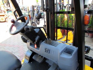 POUŽITÝ VYSOKOZDVIŽNÝ VOZÍK YALE 11FT20