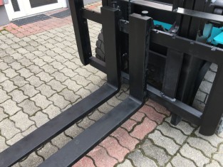 POUŽITÝ VYSOKOZDVIŽNÝ VOZÍK YALE 13FL30