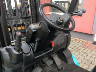 POUŽITÝ VYSOKOZDVIŽNÝ VOZÍK YALE 13FL30