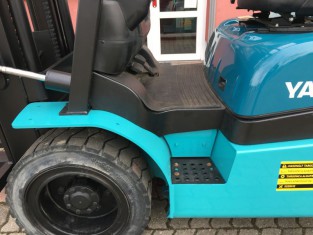 POUŽITÝ VYSOKOZDVIŽNÝ VOZÍK YALE 13FL30