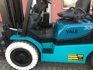 POUŽITÝ VYSOKOZDVIŽNÝ VOZÍK YALE 13FL30PAXIII25D