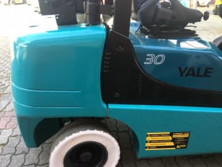 POUŽITÝ VYSOKOZDVIŽNÝ VOZÍK YALE 13FL30PAXIII25D