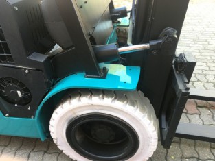 POUŽITÝ VYSOKOZDVIŽNÝ VOZÍK YALE 13FL30PAXIII25D