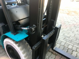 POUŽITÝ VYSOKOZDVIŽNÝ VOZÍK YALE 13FL30PAXIII25D