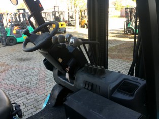 POUŽITÝ VYSOKOZDVIŽNÝ VOZÍK YALE 13FL30PAXIII25D